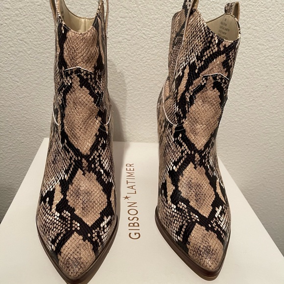 ‼️Like NEW Gibson Latimer Snake Print Booties - Picture 3 of 7